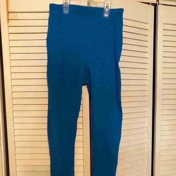 Queenike & Athletic brand 27” high waisted leggings. Size 4/6. - Picture 8 of 10